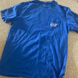 Blue vineyard vines tshirt